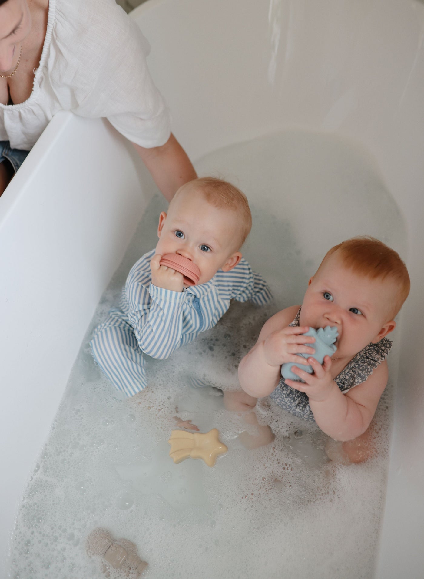 50 Fun & Relaxing Things to Do in the Bath (for Little Ones & Grown-Ups Too)