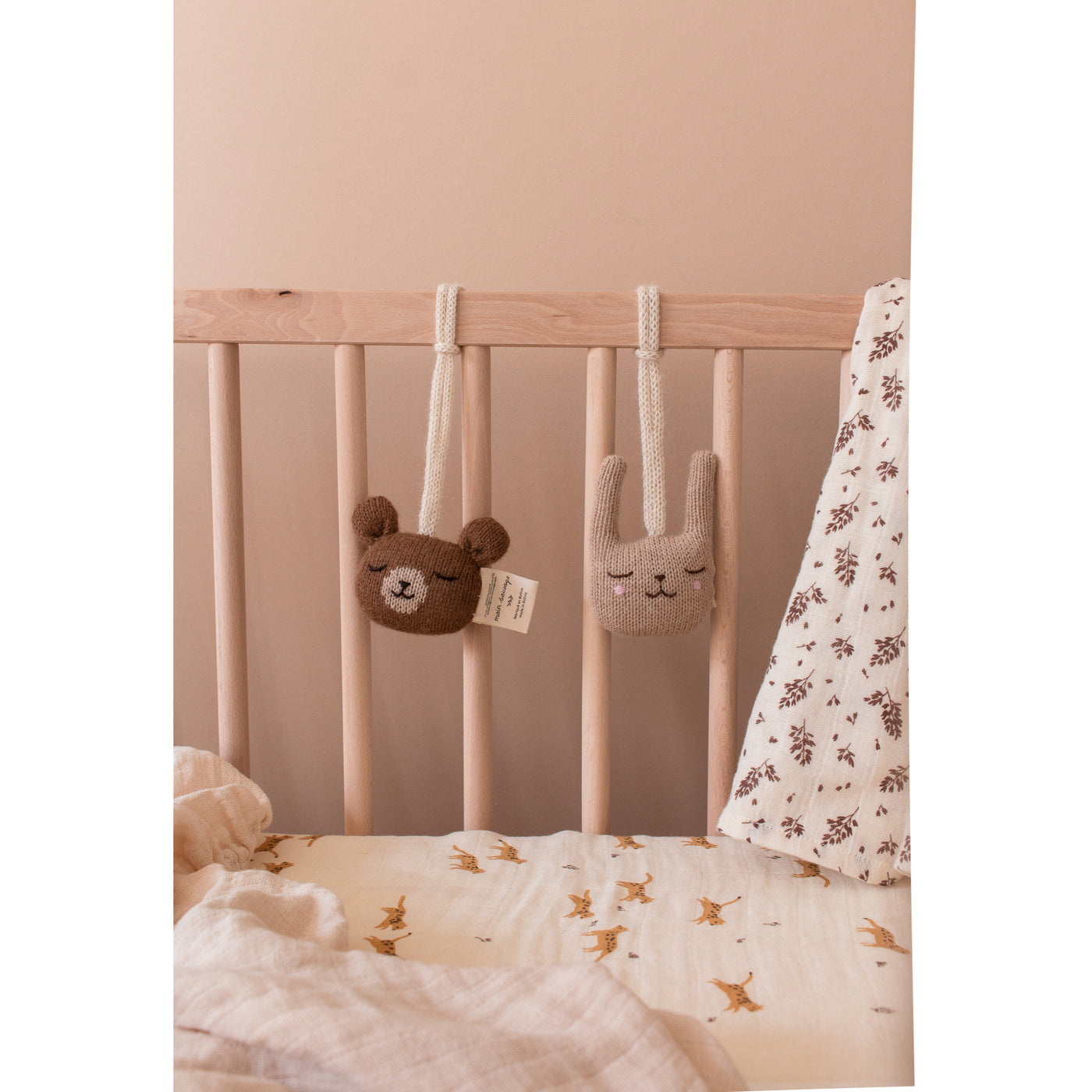HANGING RATTLE - TEDDY NUT