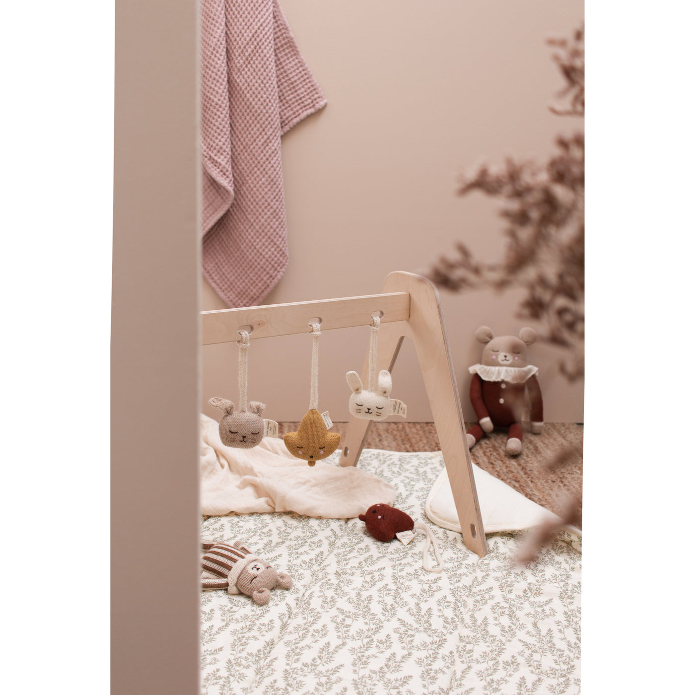 HANGING RATTLE - BUNNY SAND