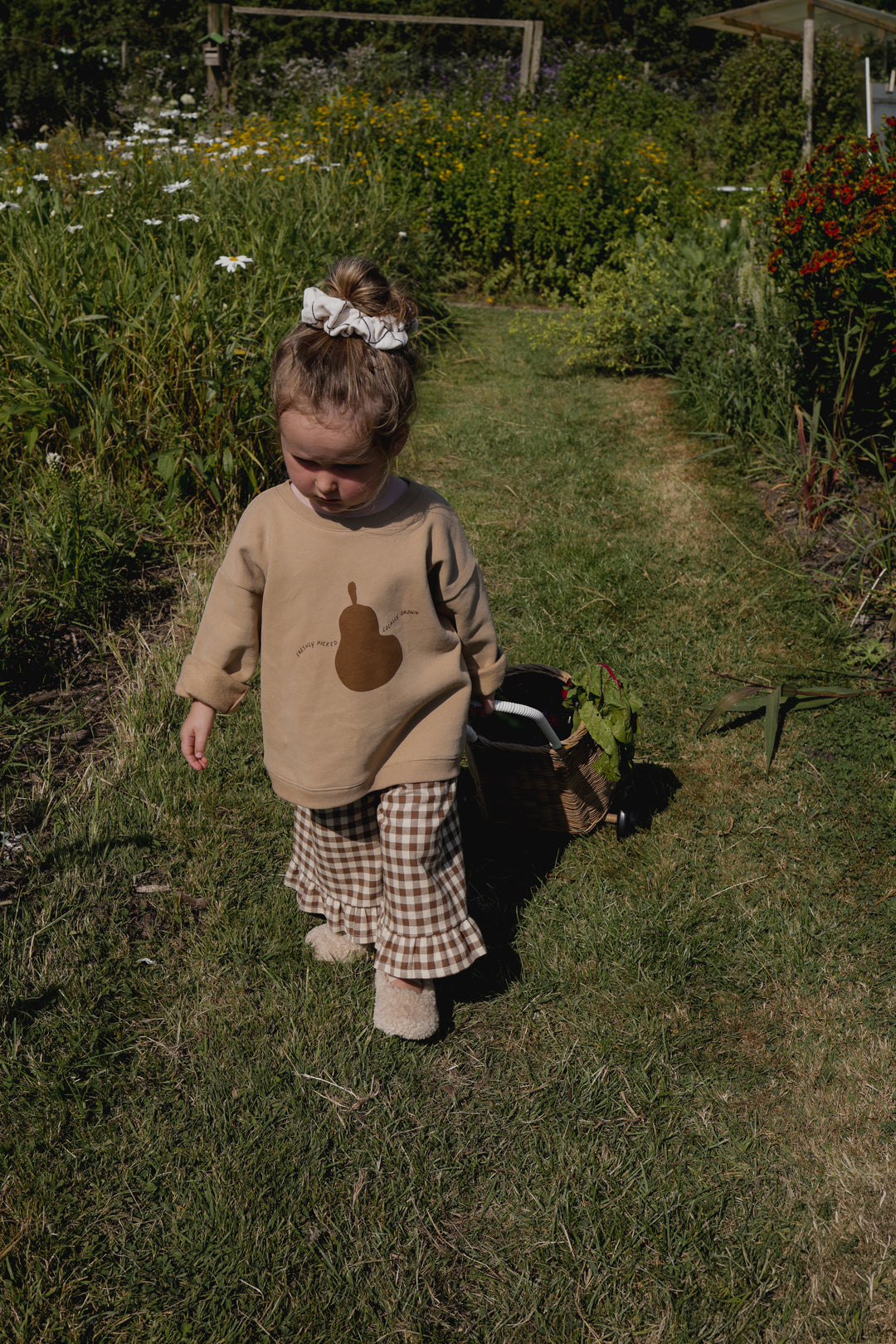 Pear Slogan Sweatshirt – Pudgy Fingers