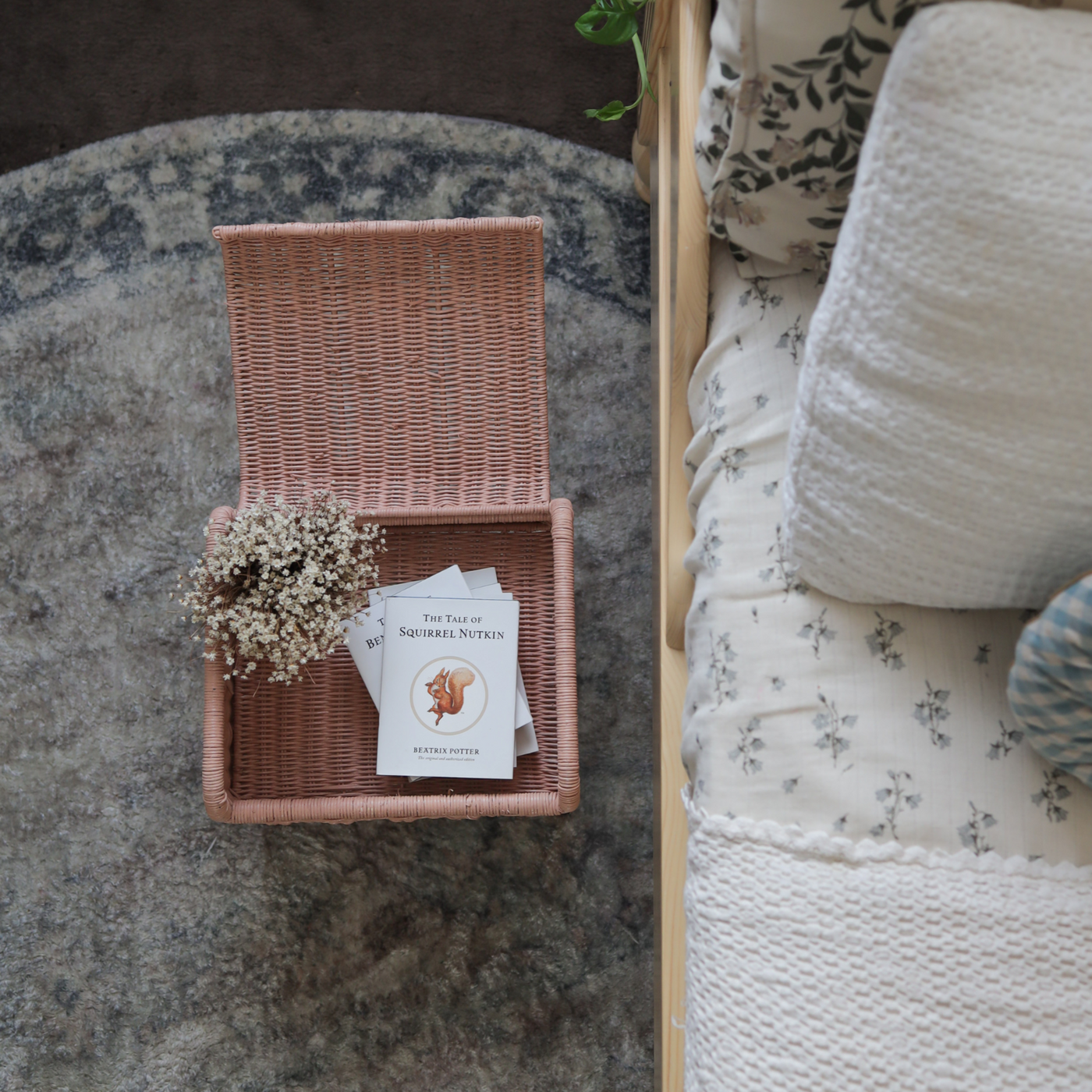Petal Storie Stool, Seashell Pink