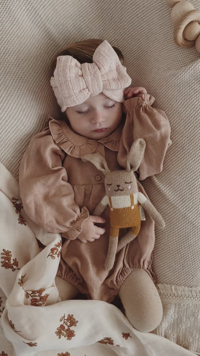 MAIN SAUVAGE BUNNY KNIT TOY - OCHRE
